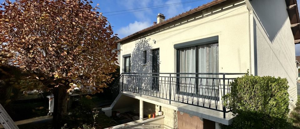 House 4 rooms of 74 m² in Épône (78680)