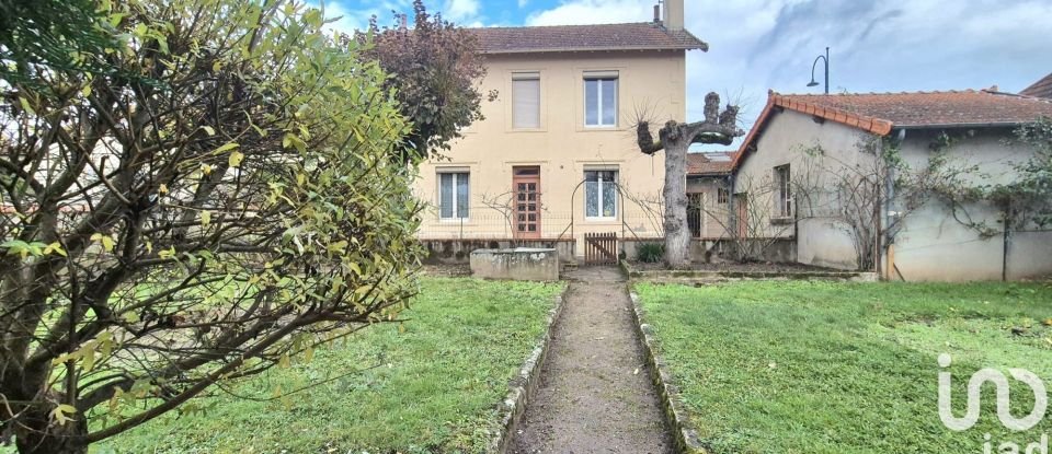 Maison traditionnelle 4 pièces de 105 m² à Briennon (42720)