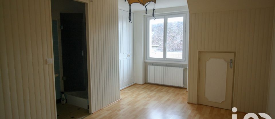 Village house 6 rooms of 122 m² in Vinneuf (89140)