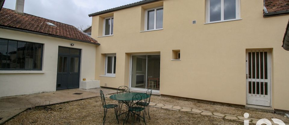 Village house 6 rooms of 122 m² in Vinneuf (89140)