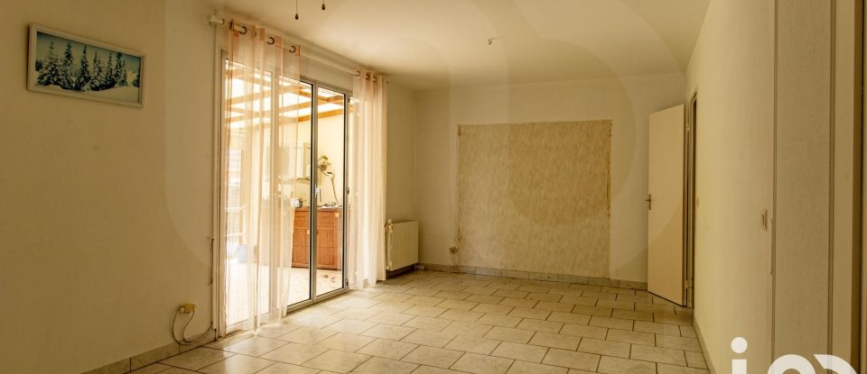 House 6 rooms of 121 m² in Chevillon-sur-Huillard (45700)