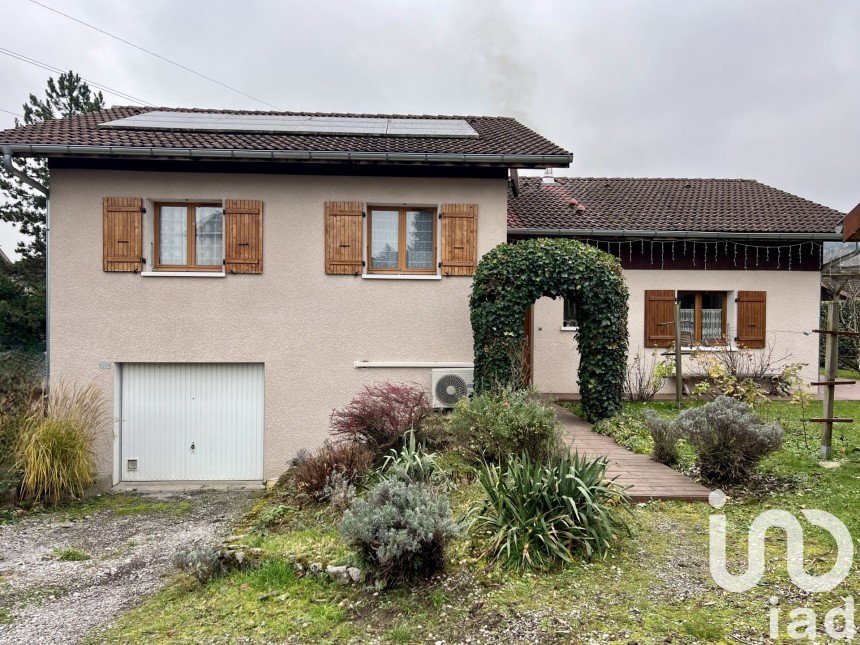 Maison traditionnelle 5 pièces de 104 m² à Saint-Pierre-en-Faucigny (74800)