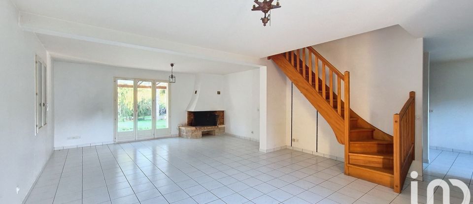 House 6 rooms of 120 m² in Gambais (78950)