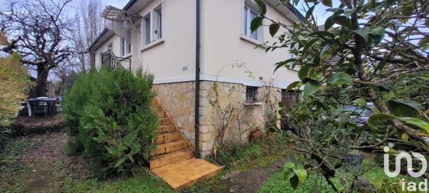 Maison traditionnelle 6 pièces de 100 m² à Saint-Amand-Montrond (18200)