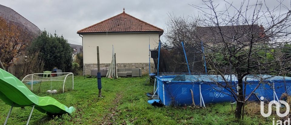 Maison traditionnelle 6 pièces de 100 m² à Saint-Amand-Montrond (18200)