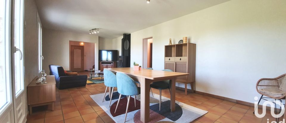 Maison 8 pièces de 145 m² à Pazayac (24120)