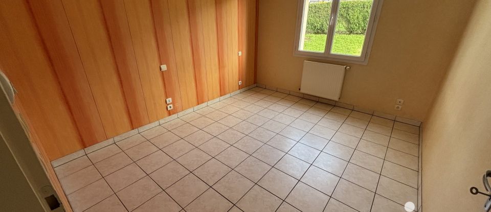 Pavilion 4 rooms of 94 m² in Parthenay (79200)