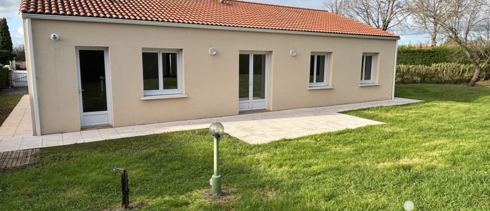 Pavilion 4 rooms of 94 m² in Parthenay (79200)