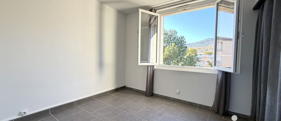 Appartement 3 pièces de 69 m² à Volx (04130)