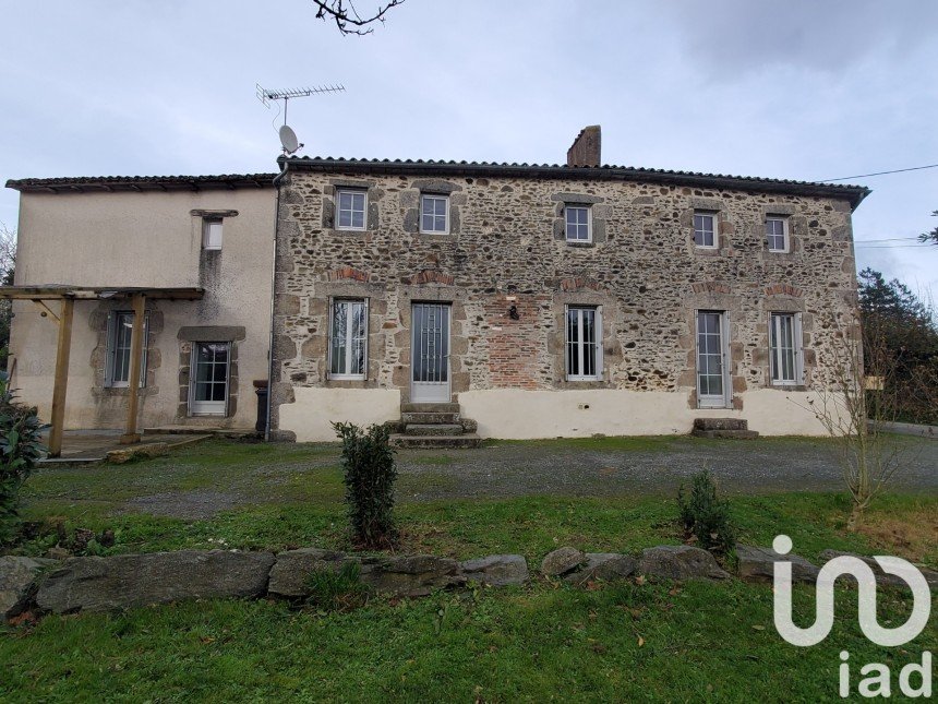 Maison de campagne 5 pièces de 115 m² à Saint-Paul-en-Gâtine (79240)