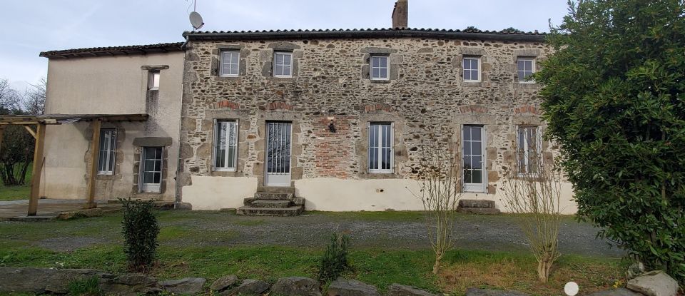 Maison de campagne 5 pièces de 115 m² à Saint-Paul-en-Gâtine (79240)