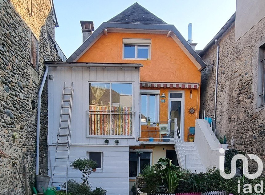 Town house 4 rooms of 110 m² in Oloron-Sainte-Marie (64400)