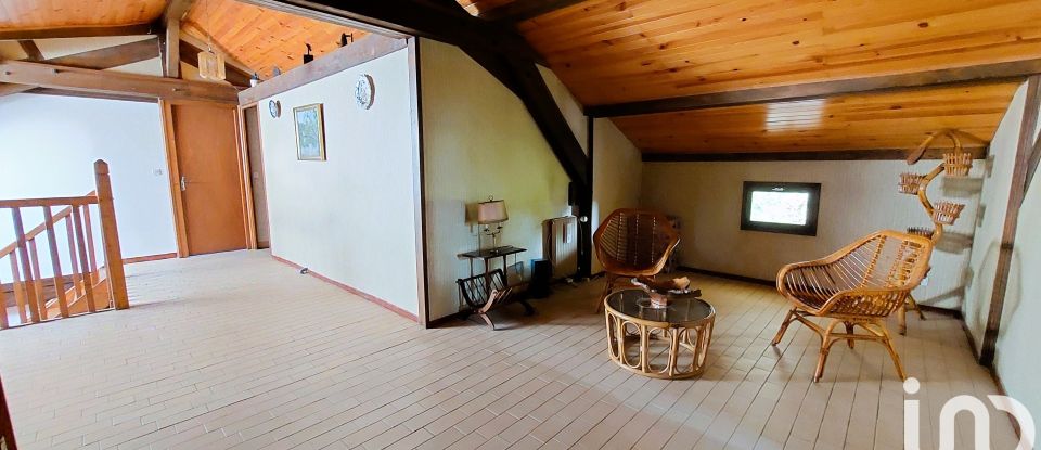 Maison 9 pièces de 180 m² à Saint-Nizier-le-Désert (01320)