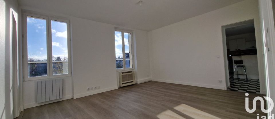 Apartment 3 rooms of 74 m² in Claye-Souilly (77410)