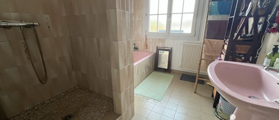 House 4 rooms of 108 m² in Parthenay (79200)