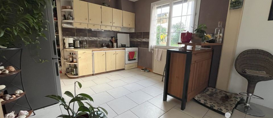 House 4 rooms of 108 m² in Parthenay (79200)