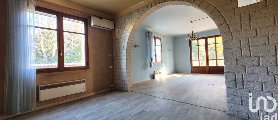 Traditional house 7 rooms of 165 m² in Camaret-sur-Aigues (84850)