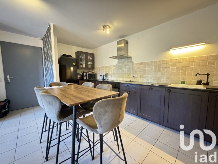 Apartment 3 rooms of 69 m² in Grimaud (83310)