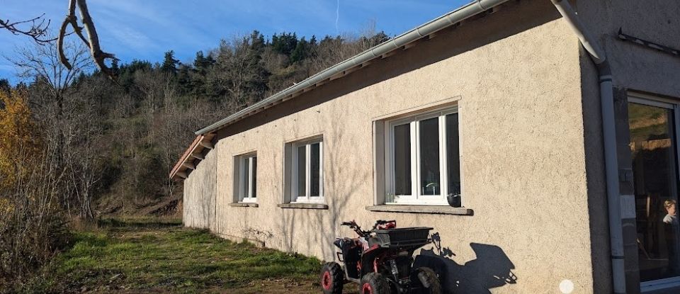 Ferme 1 pièce de 130 m² à Saint-Pierre-sur-Doux (07520)