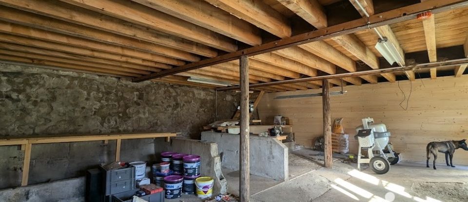 Ferme 1 pièce de 130 m² à Saint-Pierre-sur-Doux (07520)