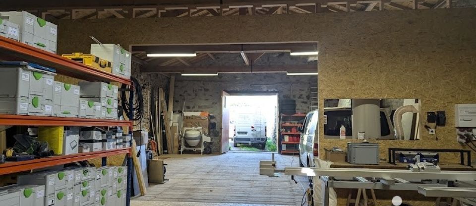 Ferme 1 pièce de 130 m² à Saint-Pierre-sur-Doux (07520)