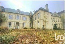 Building in Laon (02000) of 1,690 m²