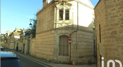 Building in Laon (02000) of 1,690 m²