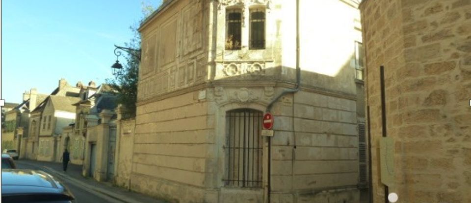 Building in Laon (02000) of 1,690 m²