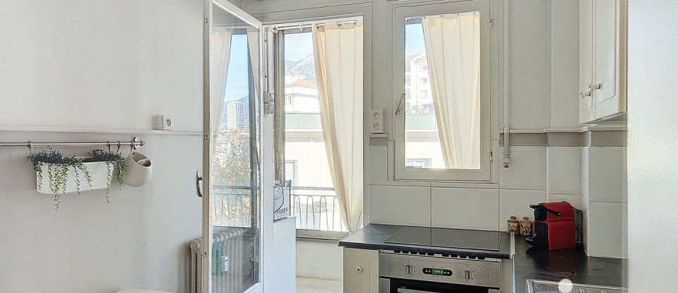 Appartement 4 pièces de 96 m² à Toulon (83000)