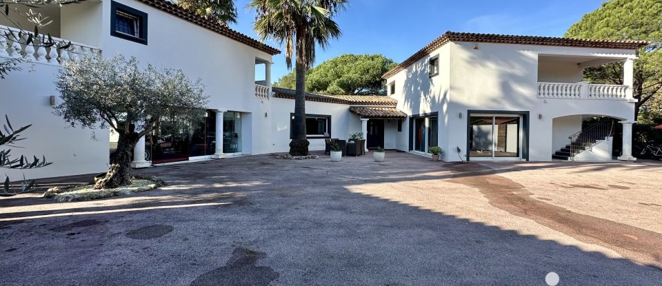 House 14 rooms of 405 m² in Roquebrune-sur-Argens (83520)