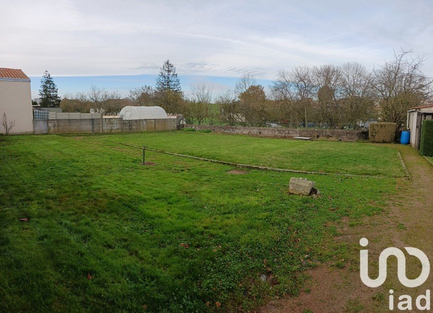 Maison traditionnelle 8 pièces de 125 m² à Bressuire (79300)