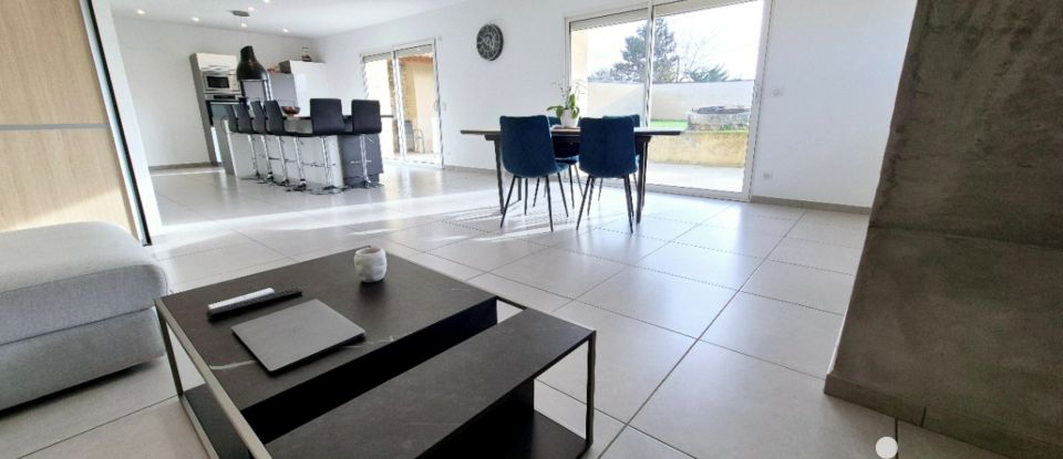 House 6 rooms of 135 m² in Montélier (26120)