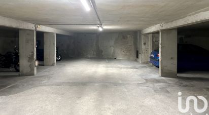 Parking of 10 m² in Paris (75020)