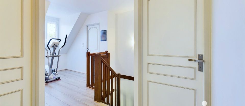 Maison traditionnelle 6 pièces de 177 m² à Servon (77170)