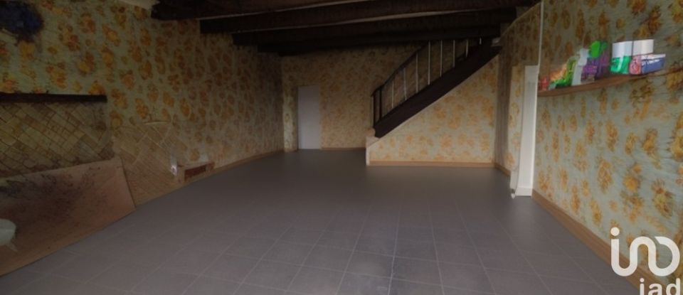 House 4 rooms of 98 m² in Bignoux (86800)