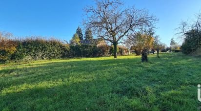 Land of 350 m² in Francueil (37150)