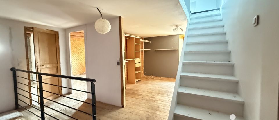 Ferme 5 pièces de 129 m² à Saint-Étienne-Lardeyrol (43260)