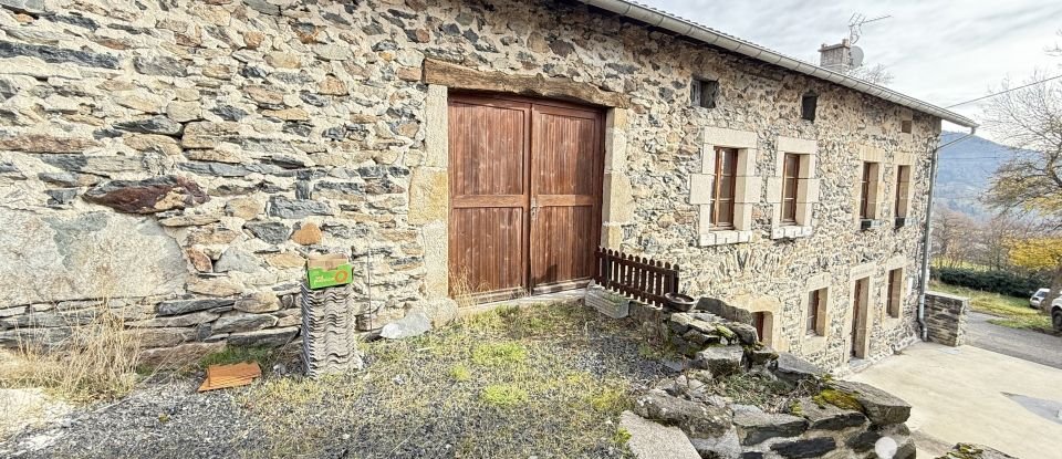 Ferme 5 pièces de 129 m² à Saint-Étienne-Lardeyrol (43260)