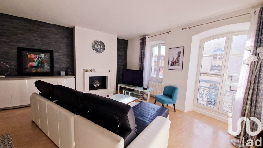 Apartment 3 rooms of 76 m² in La Rochelle (17000)