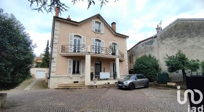 Maison 10 pièces de 315 m² à Oyonnax (01100)