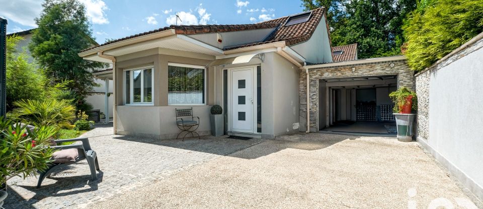 Maison d’architecte 11 pièces de 304 m² à La Queue-en-Brie (94510)