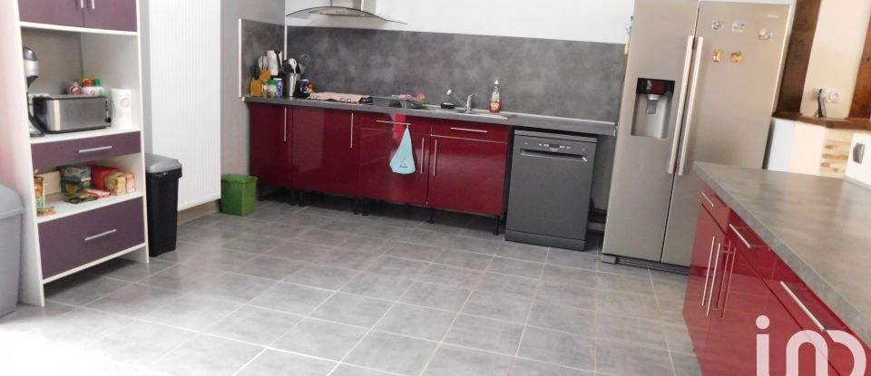 Maison 8 pièces de 210 m² à Treignat (03380)