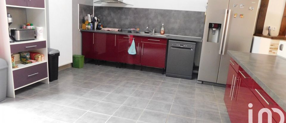 Maison 8 pièces de 210 m² à Treignat (03380)