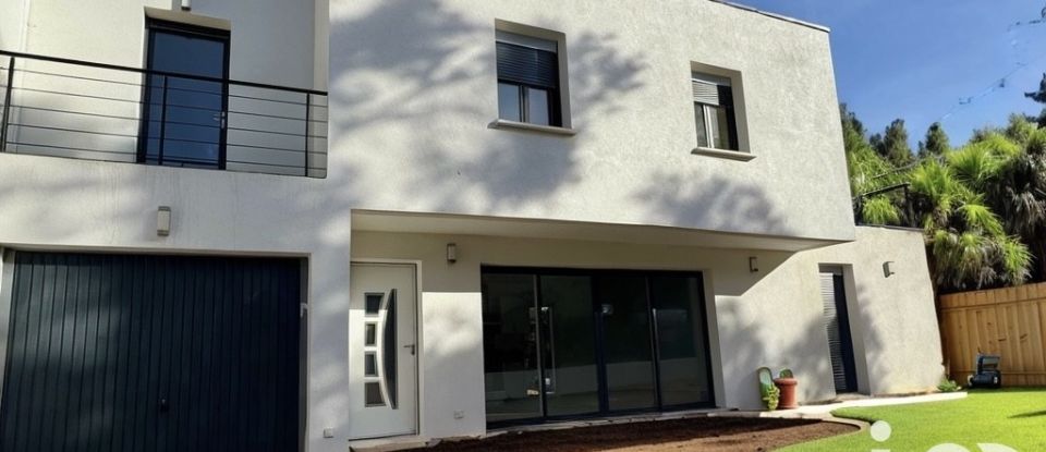 Maison 5 pièces de 95 m² à Saint-Cyr-sur-Mer (83270)