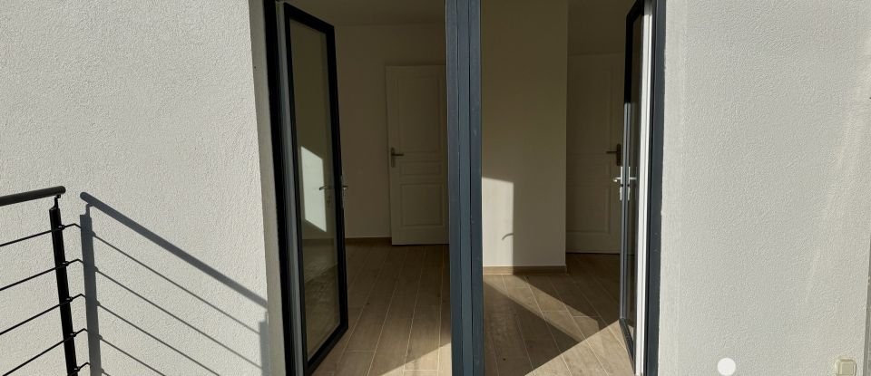 Maison 5 pièces de 95 m² à Saint-Cyr-sur-Mer (83270)