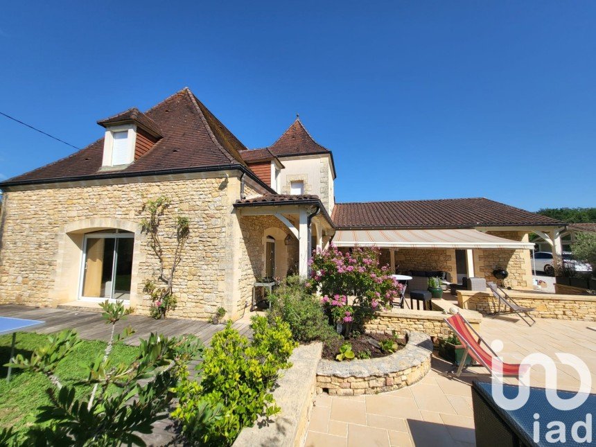 Maison traditionnelle 7 pièces de 360 m² à Carsac-Aillac (24200)