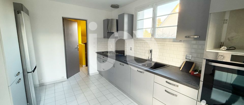 House 5 rooms of 126 m² in Acquigny (27400)