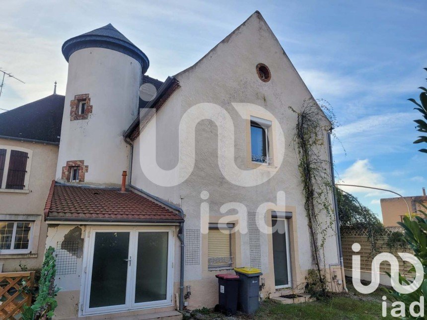 House 7 rooms of 164 m² in Désertines (03630)