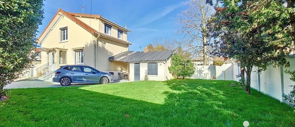 Maison 6 pièces de 164 m² à Houilles (78800)