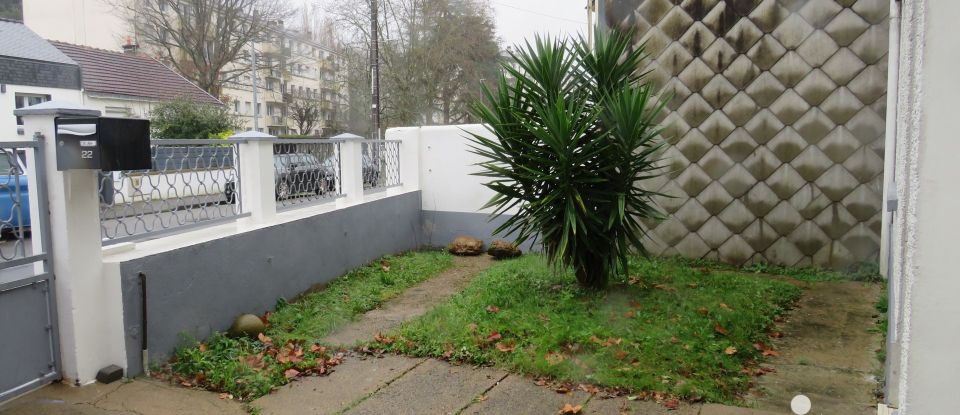 Traditional house 5 rooms of 109 m² in Nantes (44300)